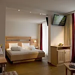 Quellenhof Hotel 3*